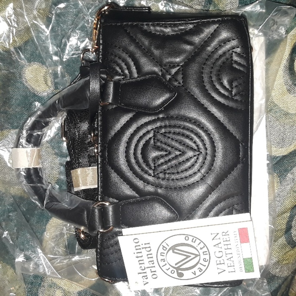 Orlandi Valentino Black Quilted Women's Bag BNWT Vegan Leather Goldtone Charm - Picture 5 of 10